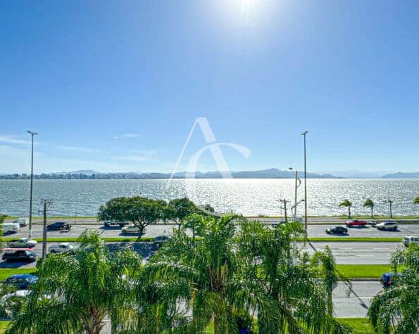 Apartamento frente mar à venda  – Agronômica, Florianópolis, SC.