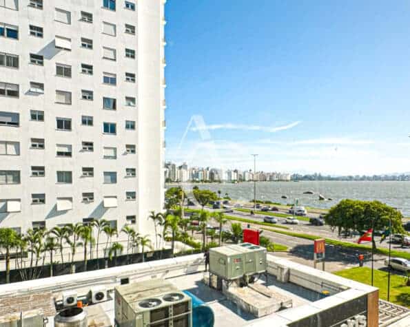 Apartamento frente mar à venda  – Agronômica, Florianópolis, SC.