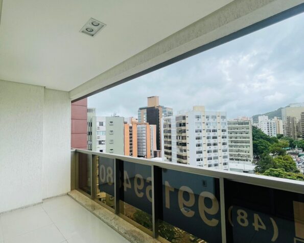 Apartamento para alugar – semimobiliado – 2 suítes  – Centro – Florianópolis, SC.