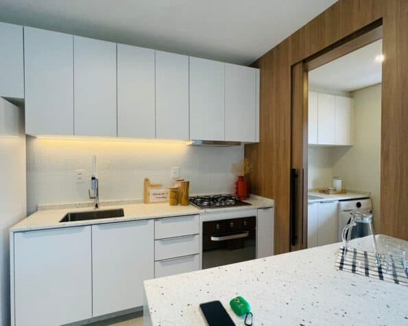 Apartamento para alugar – semimobiliado – 2 suítes  – Centro – Florianópolis, SC.