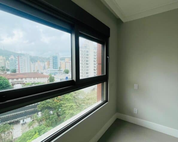 Apartamento para alugar – semimobiliado – 2 suítes  – Centro – Florianópolis, SC.