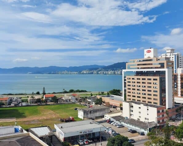 Apartamento para alugar, com 3 suítes, Estreito, Florianópolis, SC.