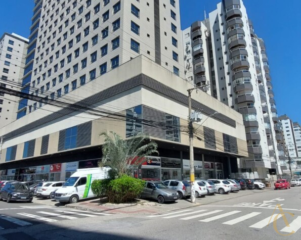 Sala para alugar, 33,75m², 1 vaga de garagem – Campinas – São José/SC.