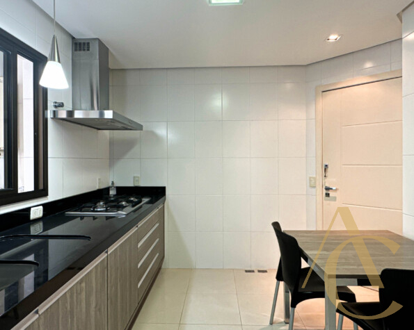 Apartamento à venda – 3 suítes – Centro – Florianópolis/SC.